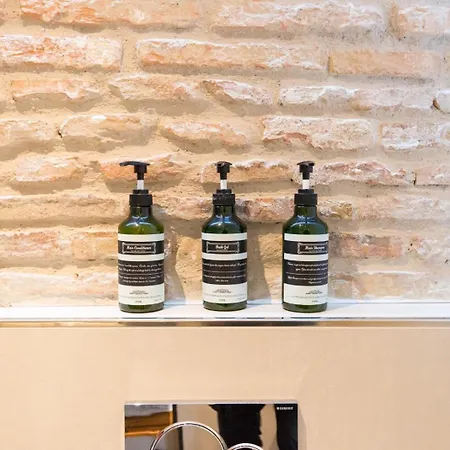 Te1a-el Teatro Brick Wall Prime Location Malaga