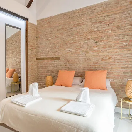 Te1a-el Teatro Brick Wall Prime Location Apartment *