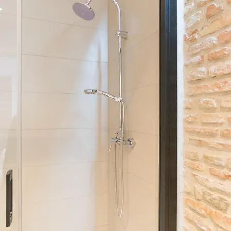 Apartment Te1a-el Teatro Brick Wall Prime Location *