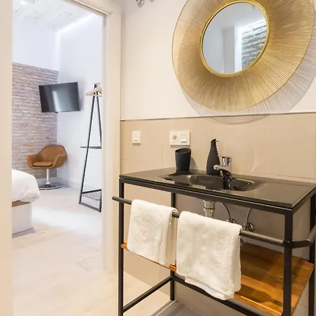 Te1a-el Teatro Brick Wall Prime Location Malaga